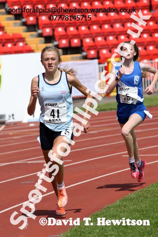 Inter girls 3000 metres steeplechase, 2015 English Schools, Gateshead. Photo: David T. Hewitson/Sports for All Pics